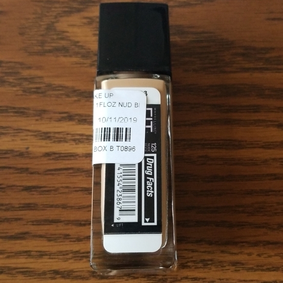Maybelline Foundation - Picture 2 of 3